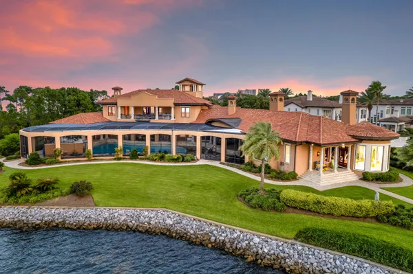 $15,000,000 | 4300 Breakwater Drive, Destin, FL 32541