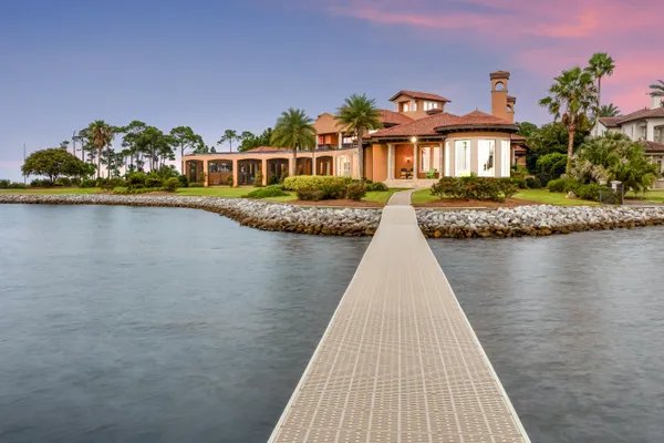 $15,000,000 | 4300 Breakwater Drive, Destin, FL 32541