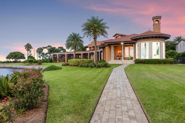 $15,000,000 | 4300 Breakwater Drive, Destin, FL 32541