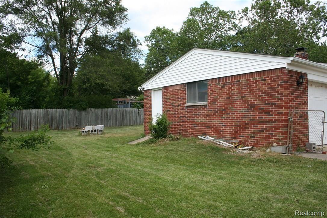 17111 Rougeway Street Livonia, MI 48152 - Photo 6 of 40 View from southwest corner of backyard!