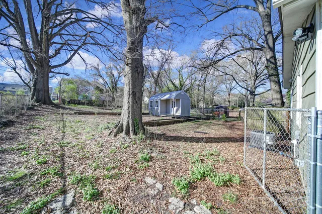a view of yard with tree in the background