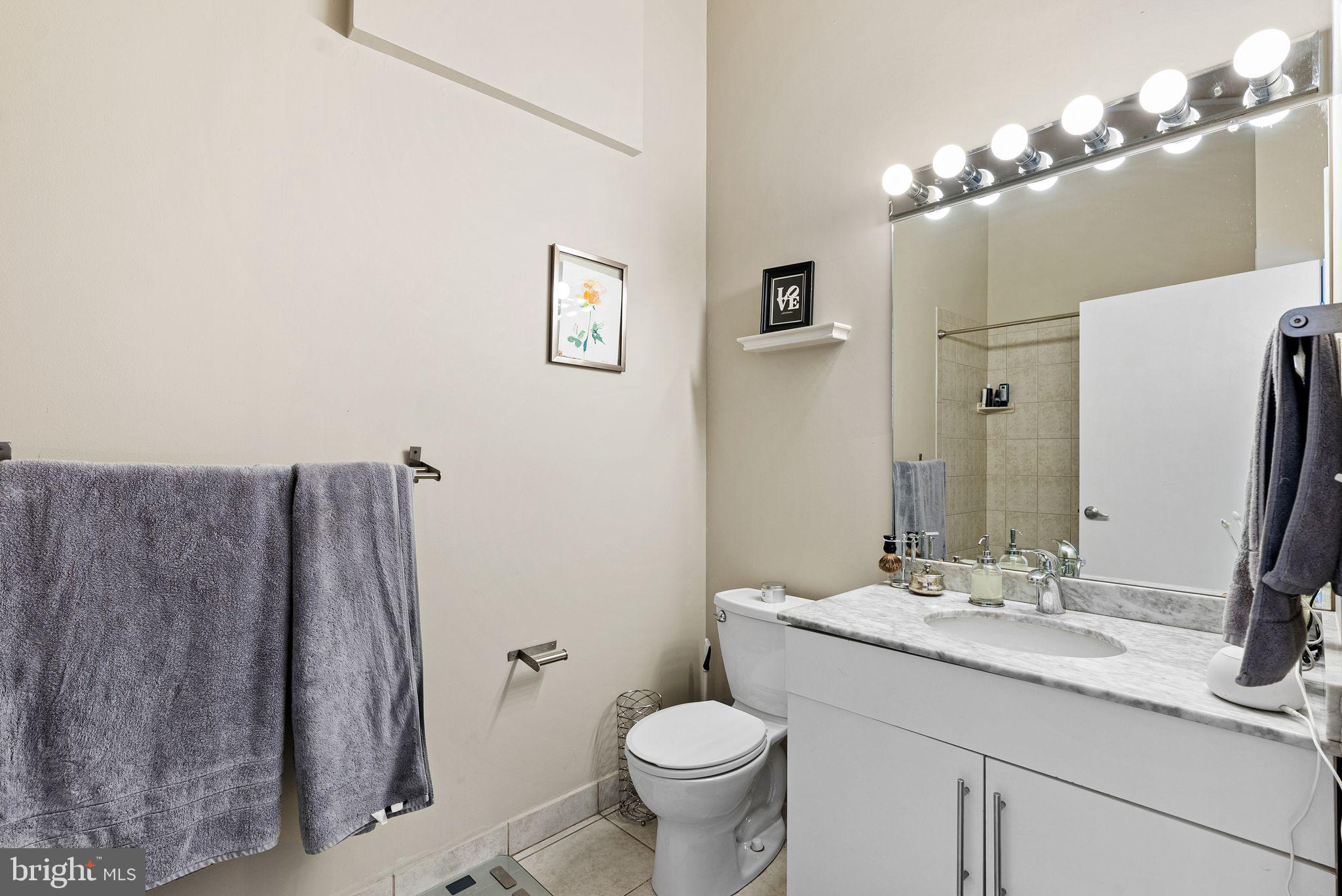 2200-28 Arch Street, Unit 409 Philadelphia, PA 19103 - Photo 11 of 25 a bathroom with a toilet sink and mirror