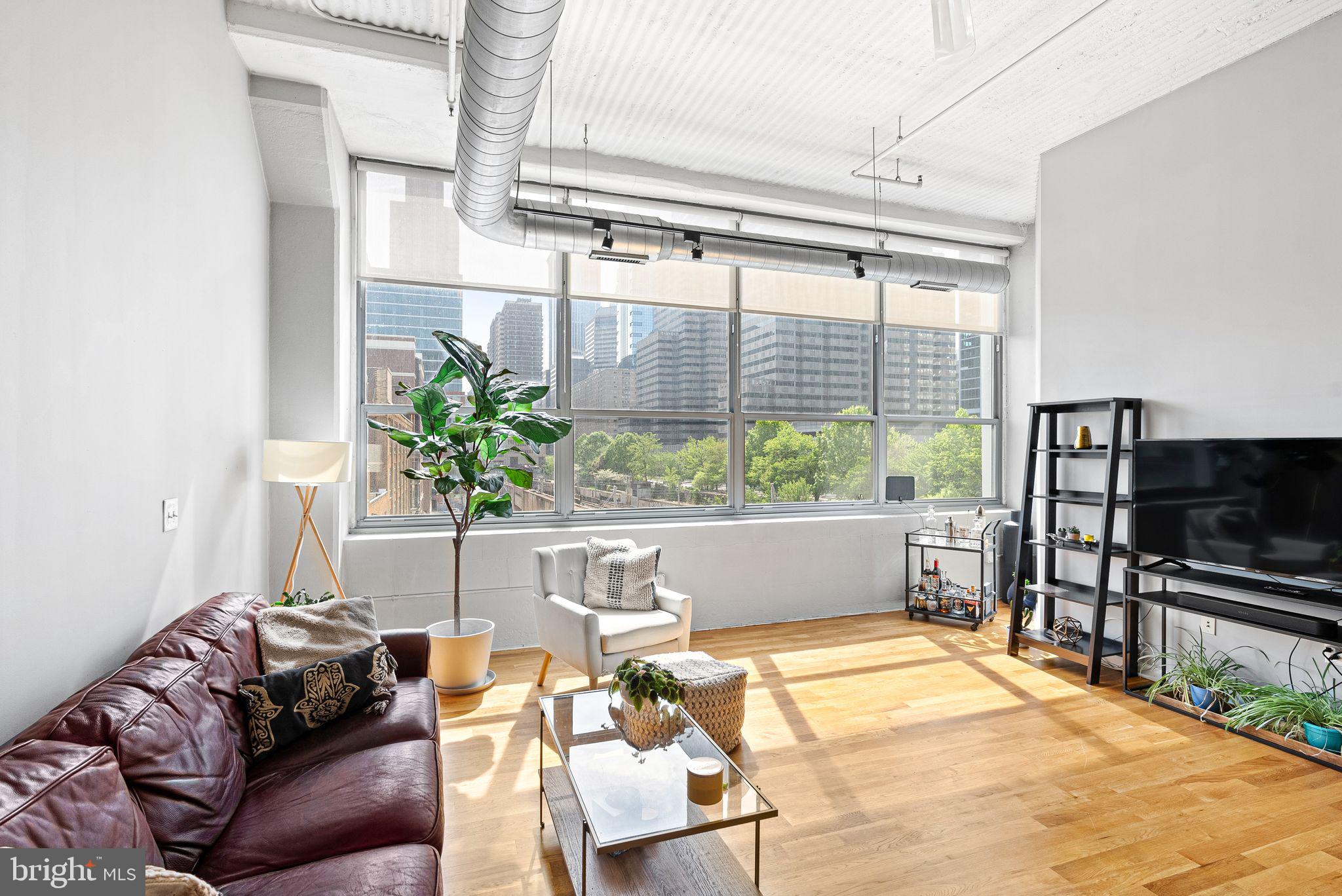 2200-28 Arch Street, Unit 409 Philadelphia, PA 19103 - Photo 3 of 25 a living room with furniture