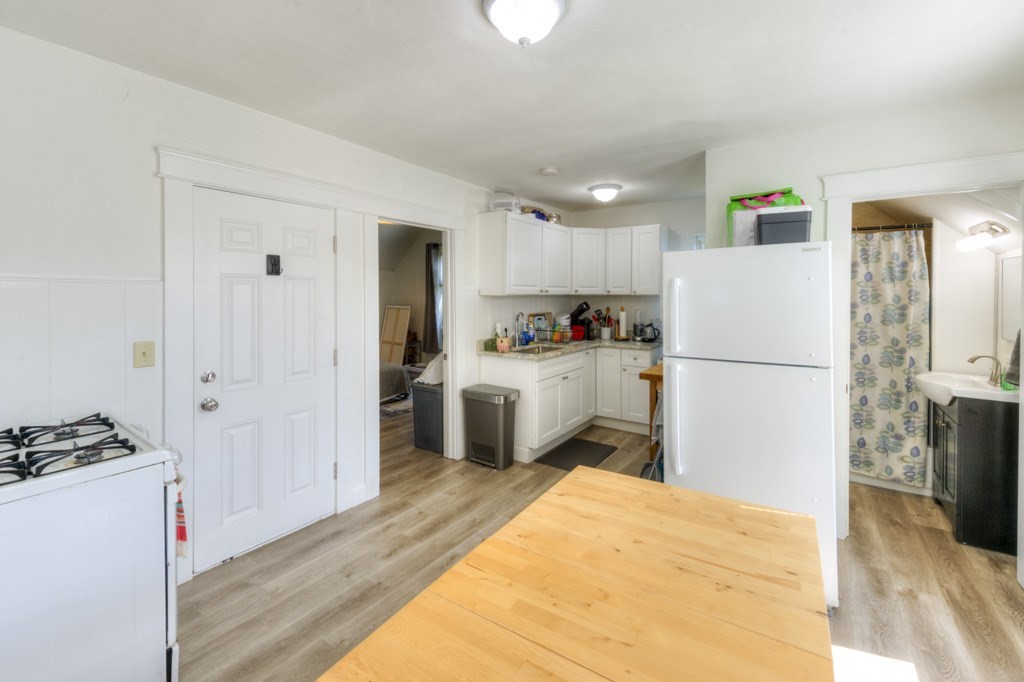 71 Esther Street Worcester, MA 01607 - Photo 11 of 40