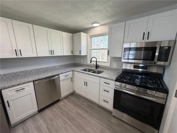 $2,500 | 209 Hatchery Road, Unit 221, North Kingstown, RI 02852