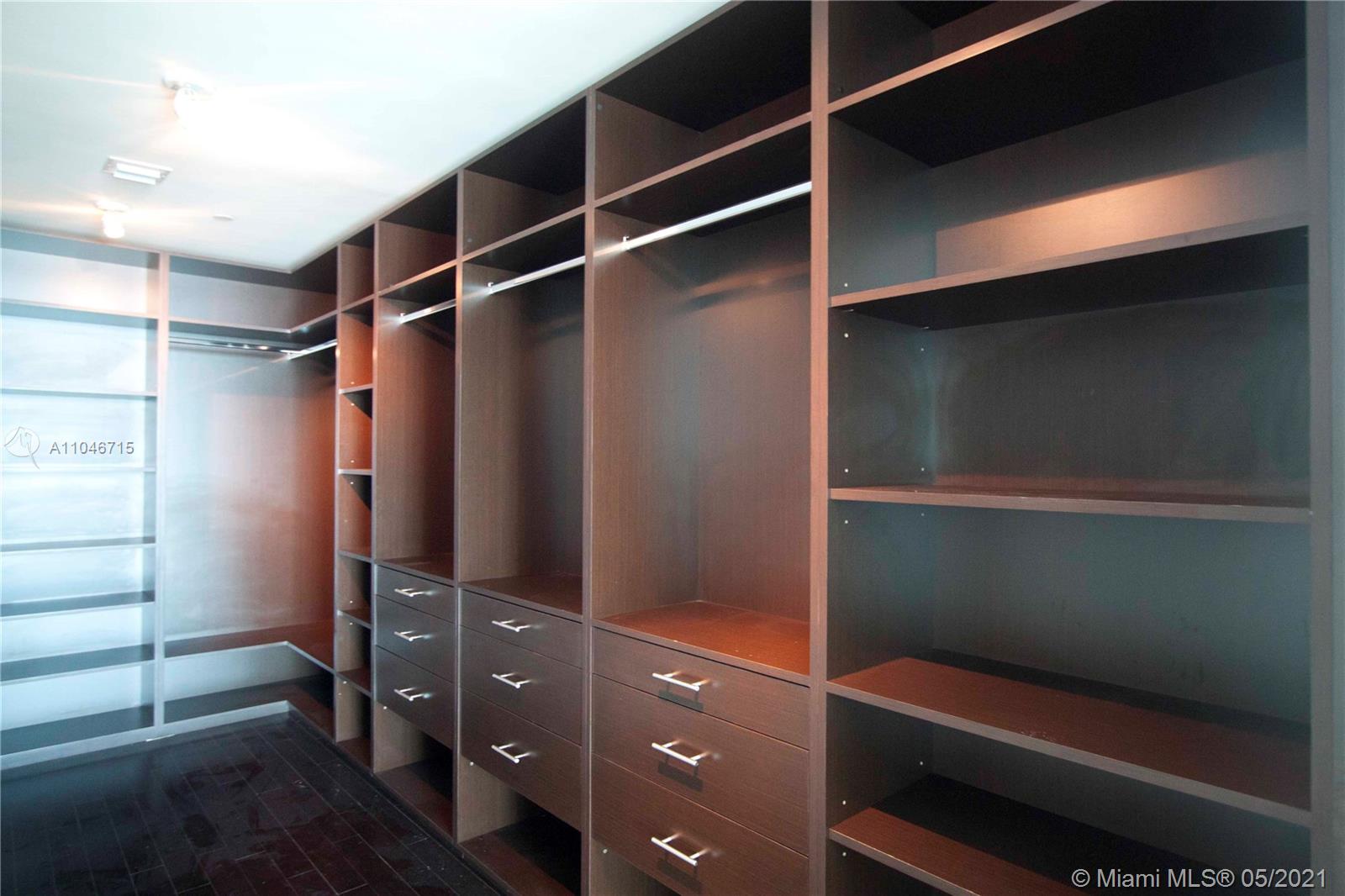 900 Biscayne Boulevard, Unit 5502 Miami, FL 33132 - Photo 14 of 19 a view of walk in closet