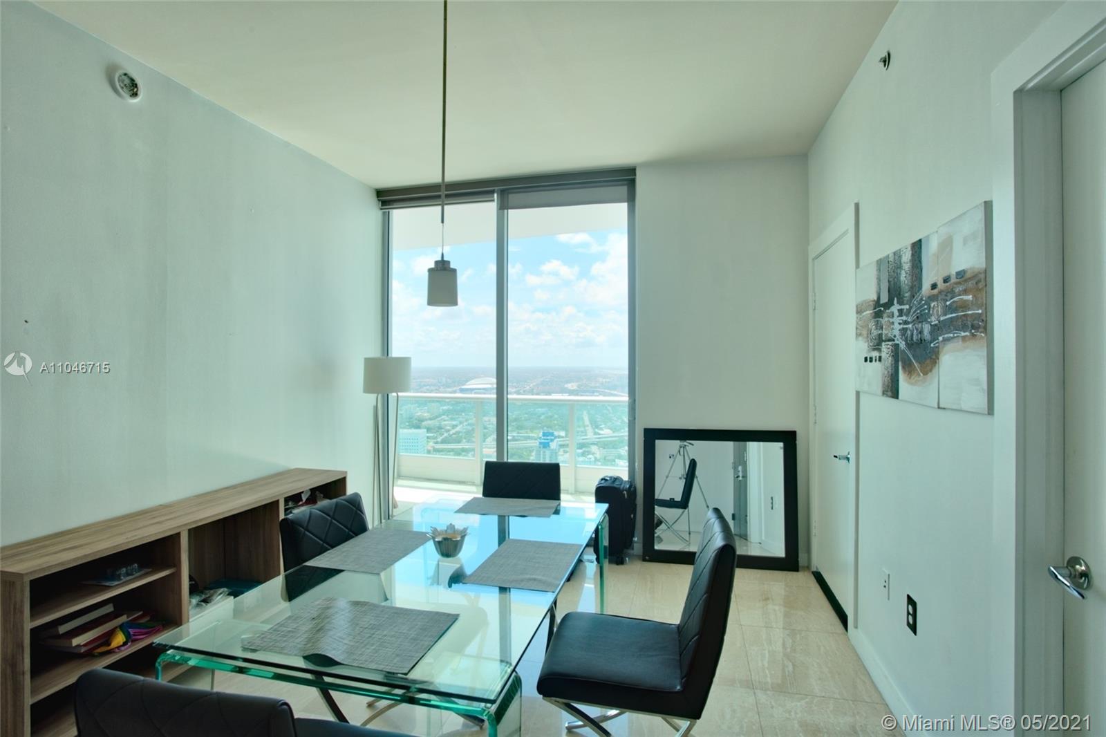 900 Biscayne Boulevard, Unit 5502 Miami, FL 33132 - Photo 15 of 19 a living room with furniture