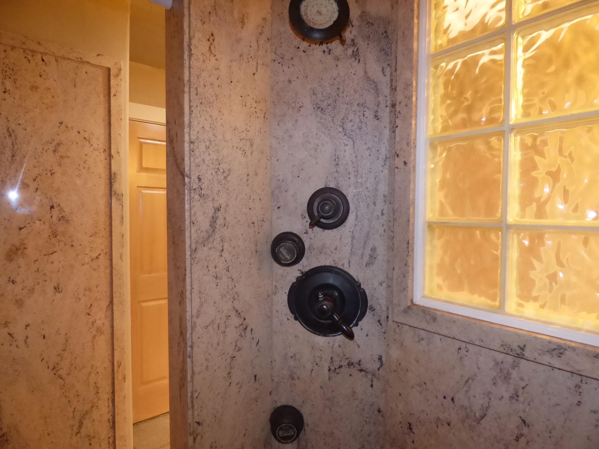 7414 Redthorne Road Rogue River, OR 97537 - Photo 20 of 32 a bathroom with a tub