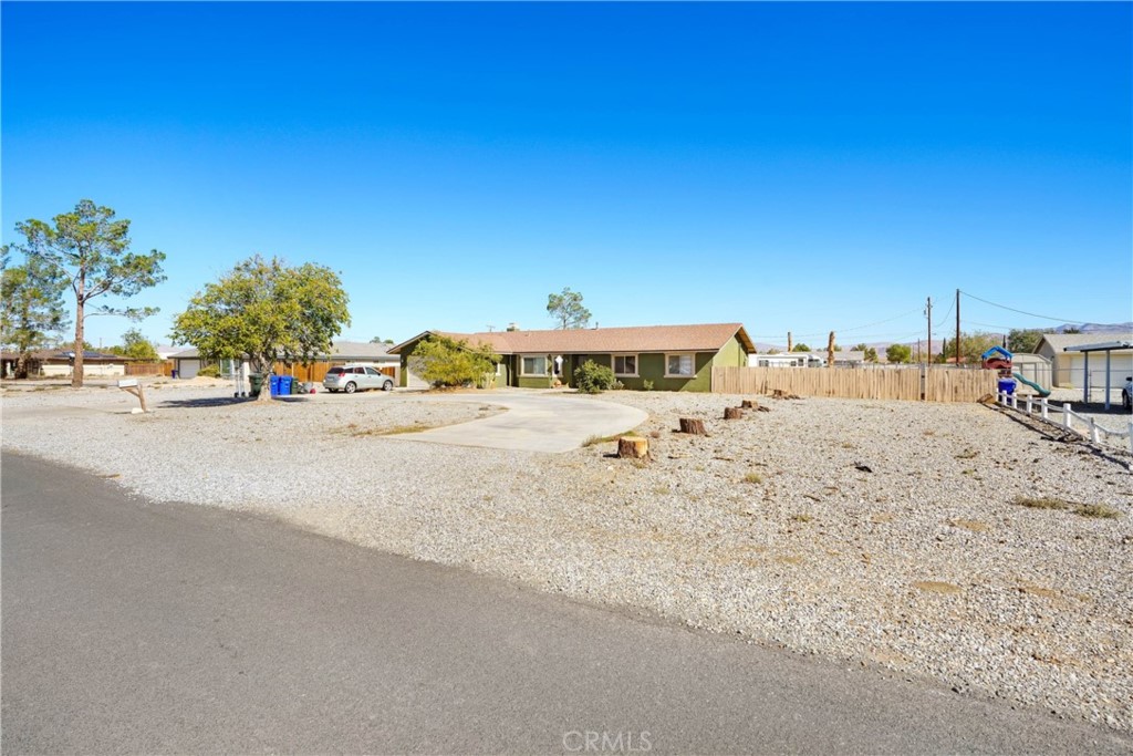 15395 Apache Road Apple Valley, CA 92307 - Photo 2 of 20