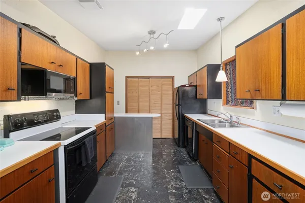 $648,000 | 14445 26th Avenue South, SeaTac, WA 98168