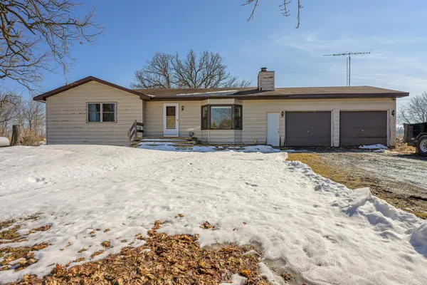 $300,000 | 13893 200th Street, Hutchinson, MN 55350