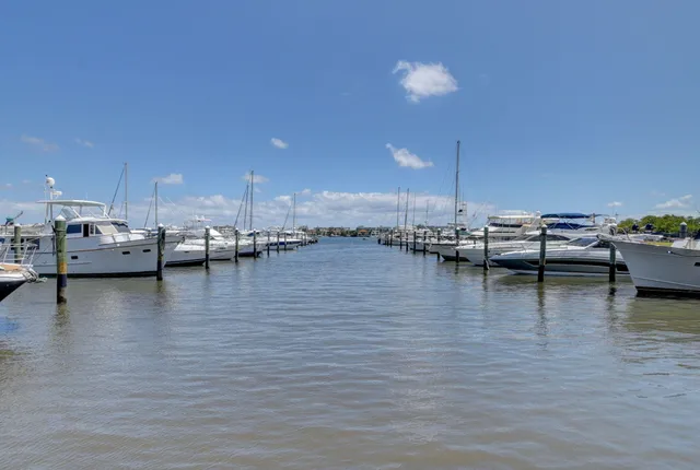 $389,900 | 804 East Windward Way, Unit 404, Lantana, FL 33462