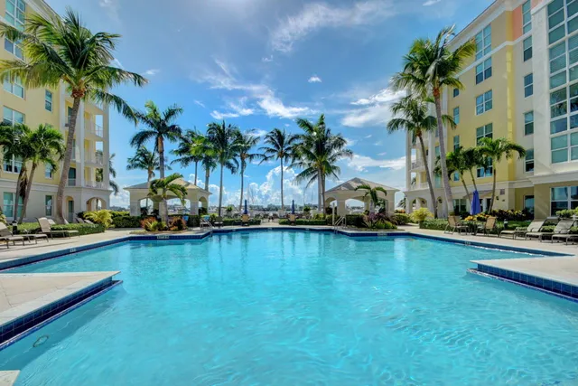 $389,900 | 804 East Windward Way, Unit 404, Lantana, FL 33462