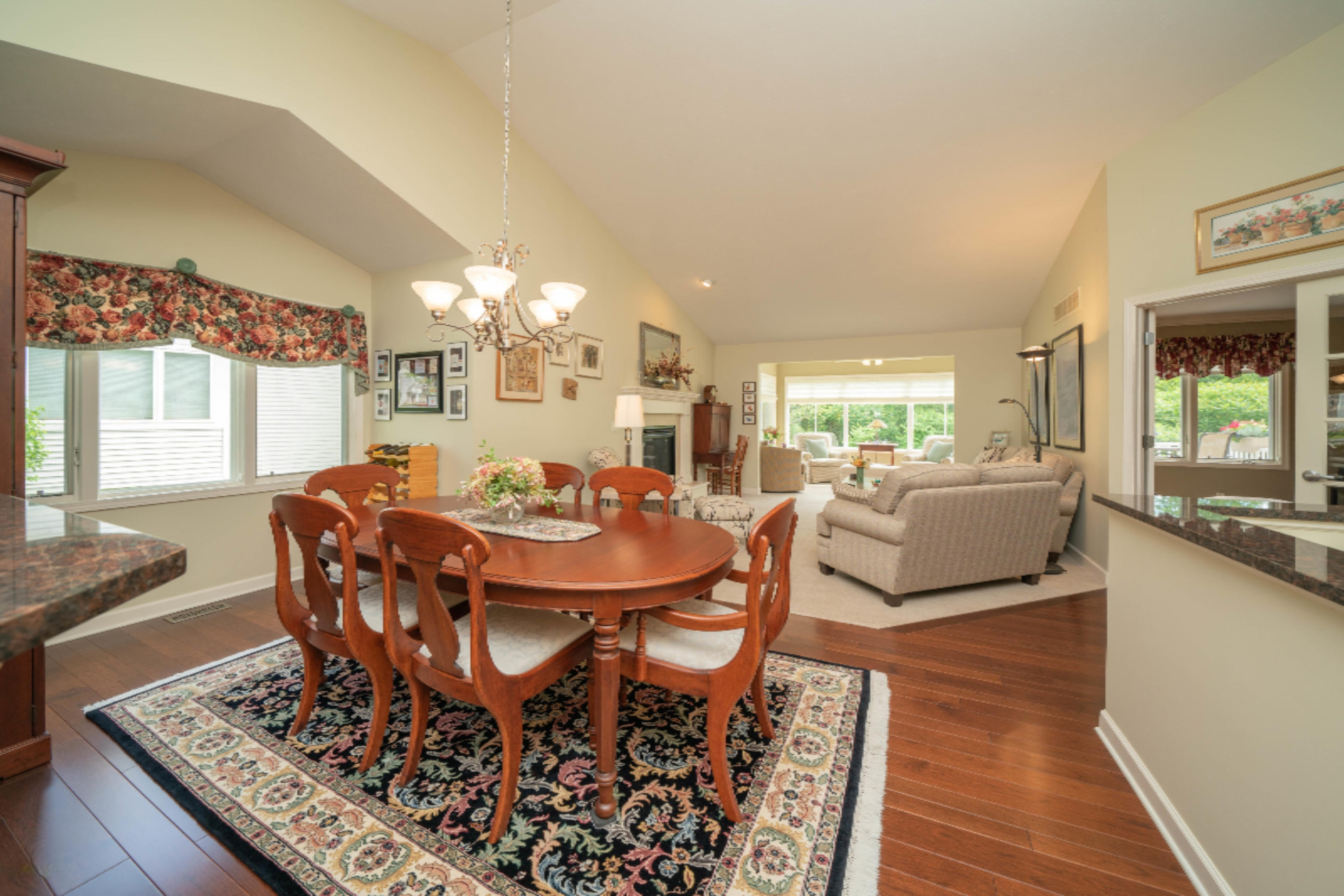 119 Round Hill Road Kalamazoo, MI 49009 - Photo 6 of 34 119_Round_Hill_Road_06
