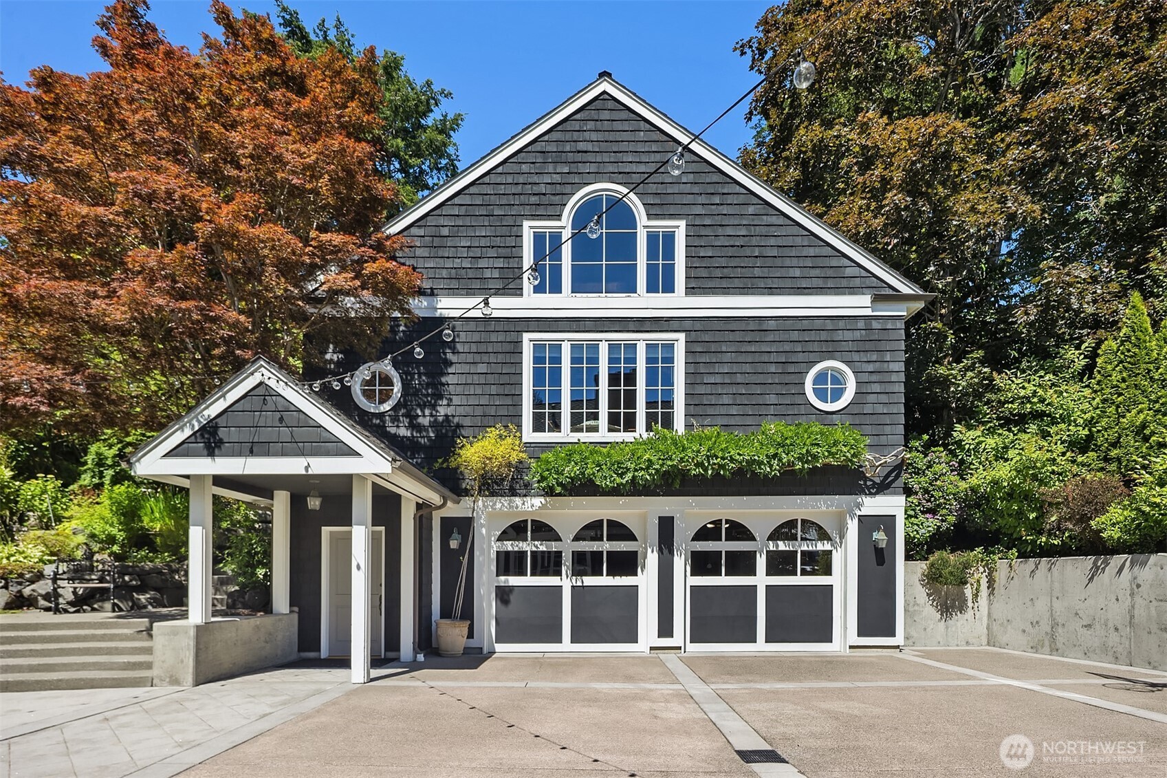 5506 Northeast Penrith Road Seattle, WA 98105 - Photo 2 of 40