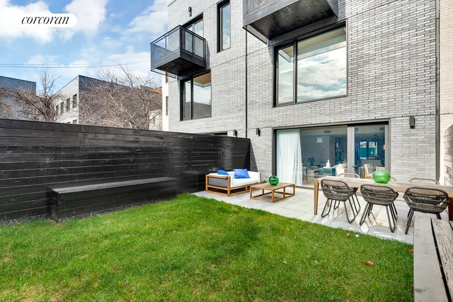 $3,495,000 | 28 Huntington Street | Red Hook