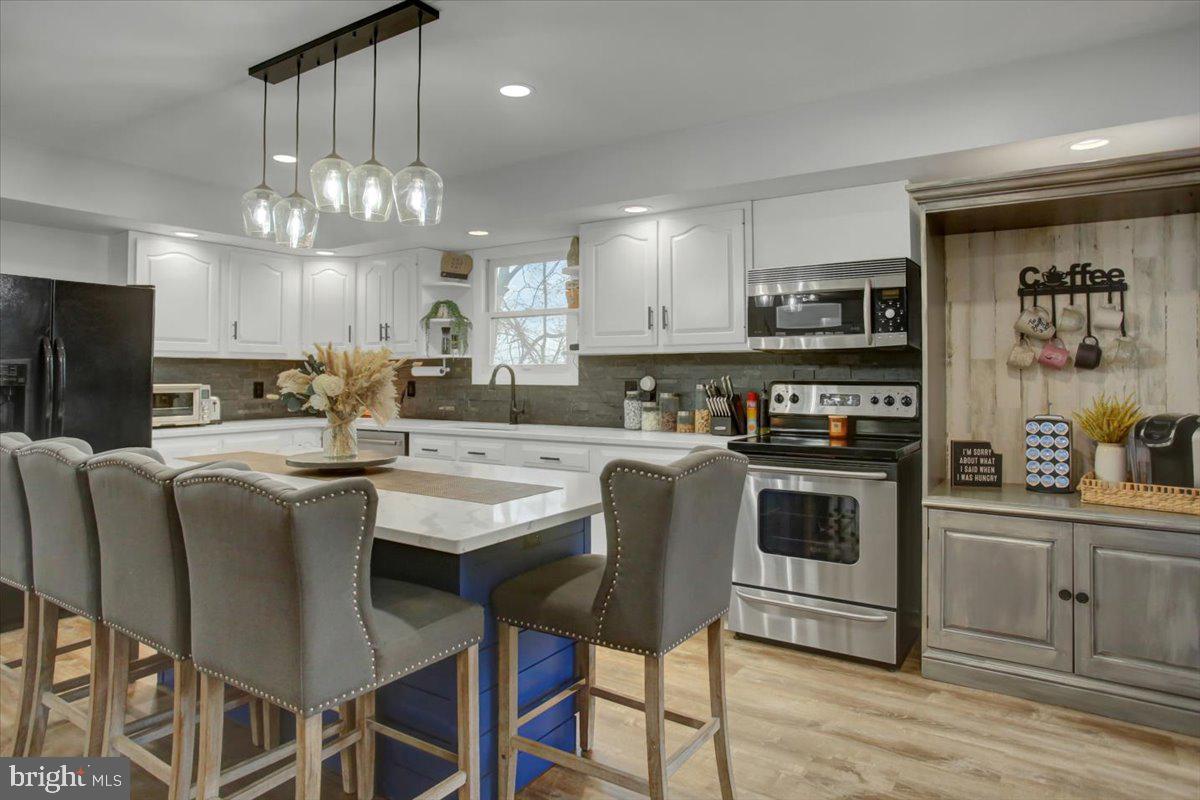 16726 Broadfording Road Hagerstown, MD 21740 - Photo 10 of 55 View of kitchen island