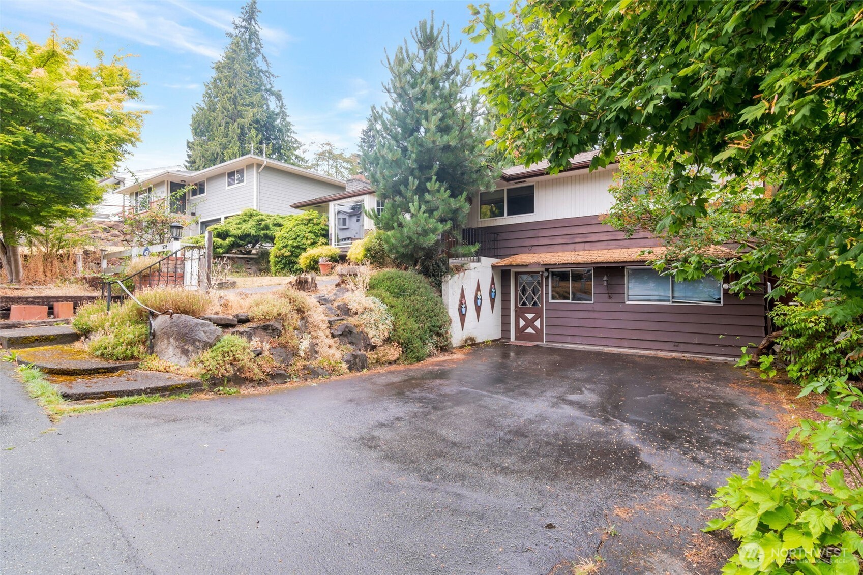 2124 North 167th Street Shoreline, WA 98133 - Photo 2 of 15