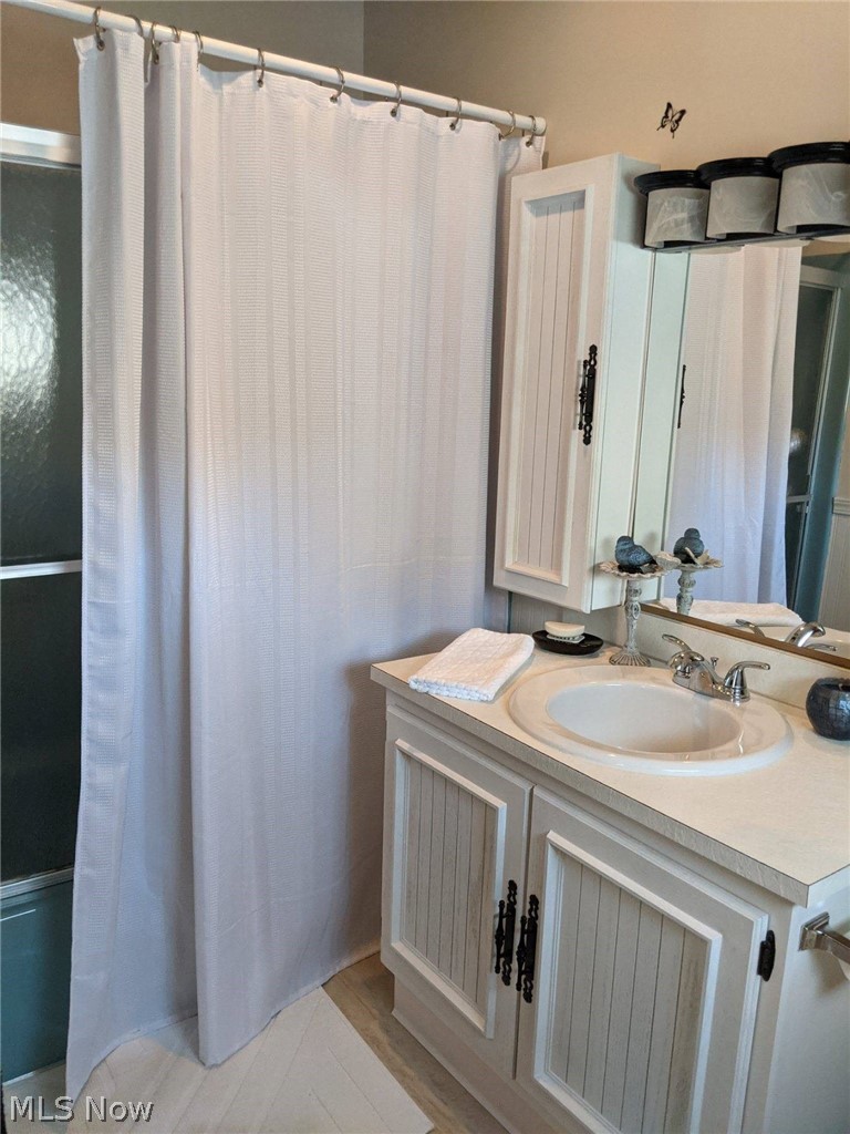 2380 Stillwagon Road Southeast Warren, OH 44484 - Photo 12 of 25 master bathroom