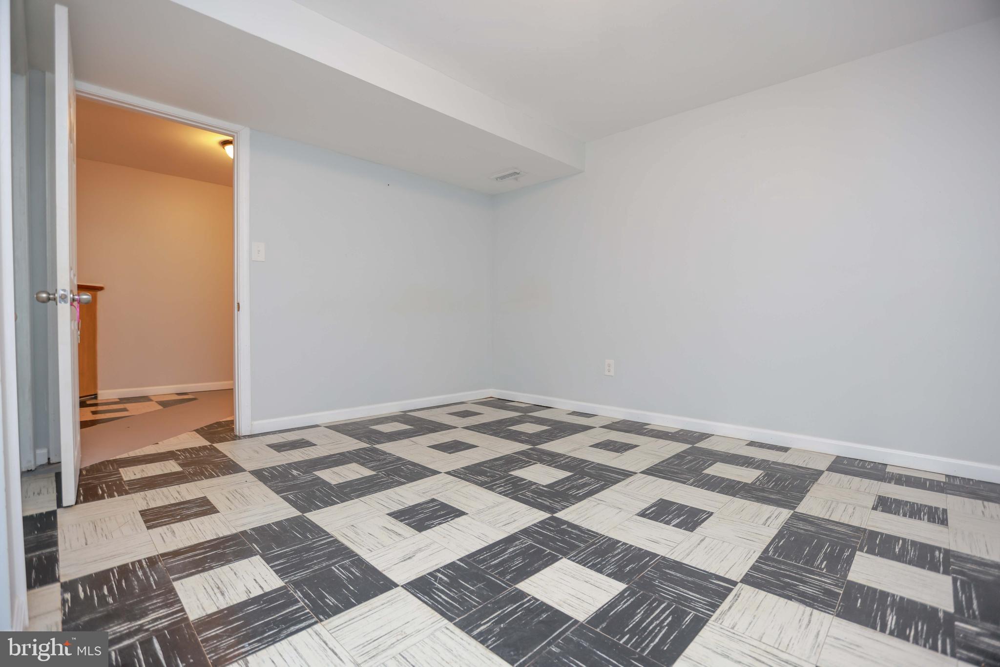 1616 Elligson Road Rosedale, MD 21237 - Photo 31 of 45