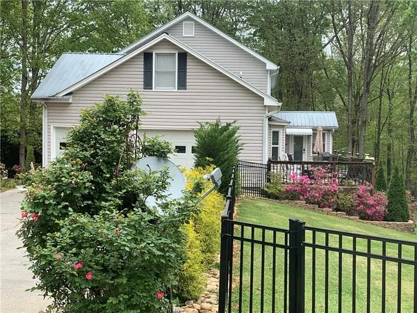 $629,900 | 338 East Valley Road Northeast, Rydal, GA 30171