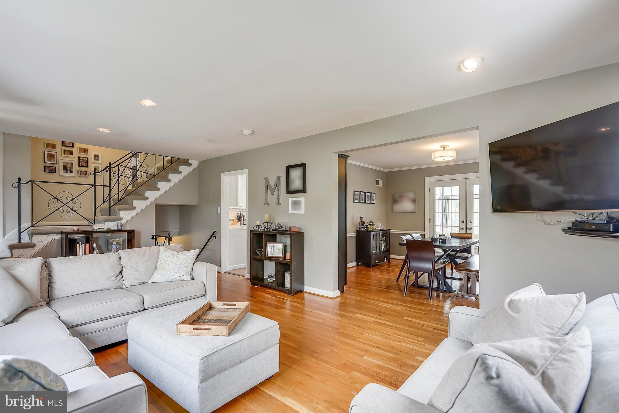 BRIGHT & OPEN LIVING ROOM