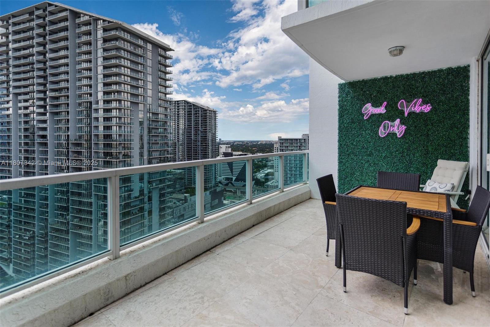 41 Southeast 5th Street, Unit 2008 Miami, FL 33131 - Photo 24 of 54 a balcony with table and chairs