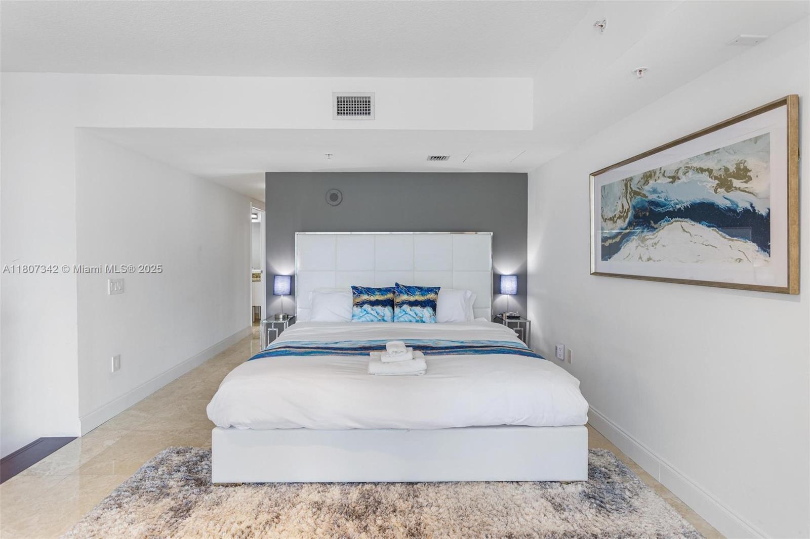 41 Southeast 5th Street, Unit 2008 Miami, FL 33131 - Photo 25 of 54