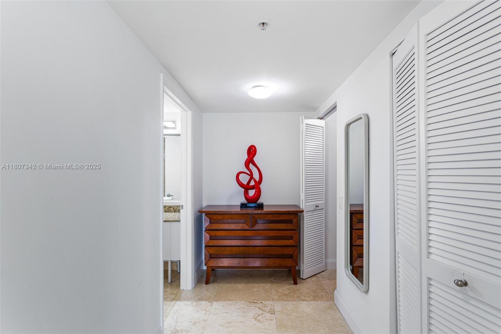 41 Southeast 5th Street, Unit 2008 Miami, FL 33131 - Photo 29 of 54 a view of a room with toys