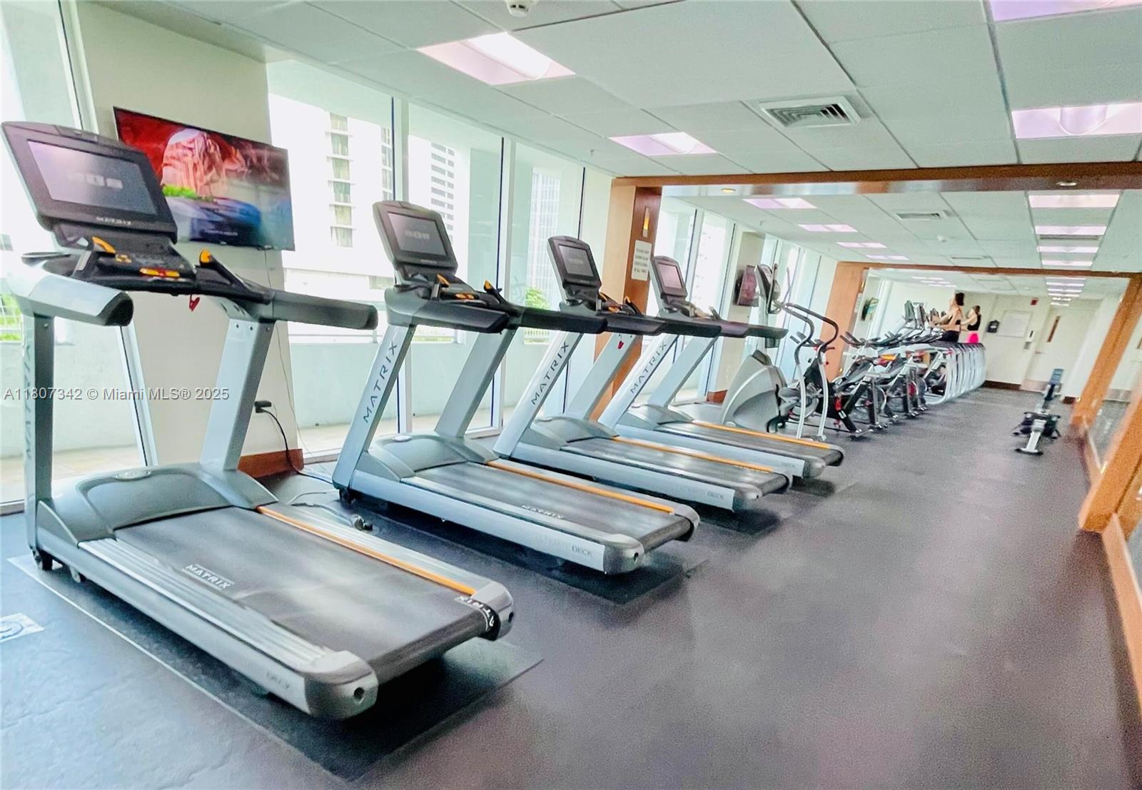 41 Southeast 5th Street, Unit 2008 Miami, FL 33131 - Photo 49 of 54 a view of a room with gym equipment
