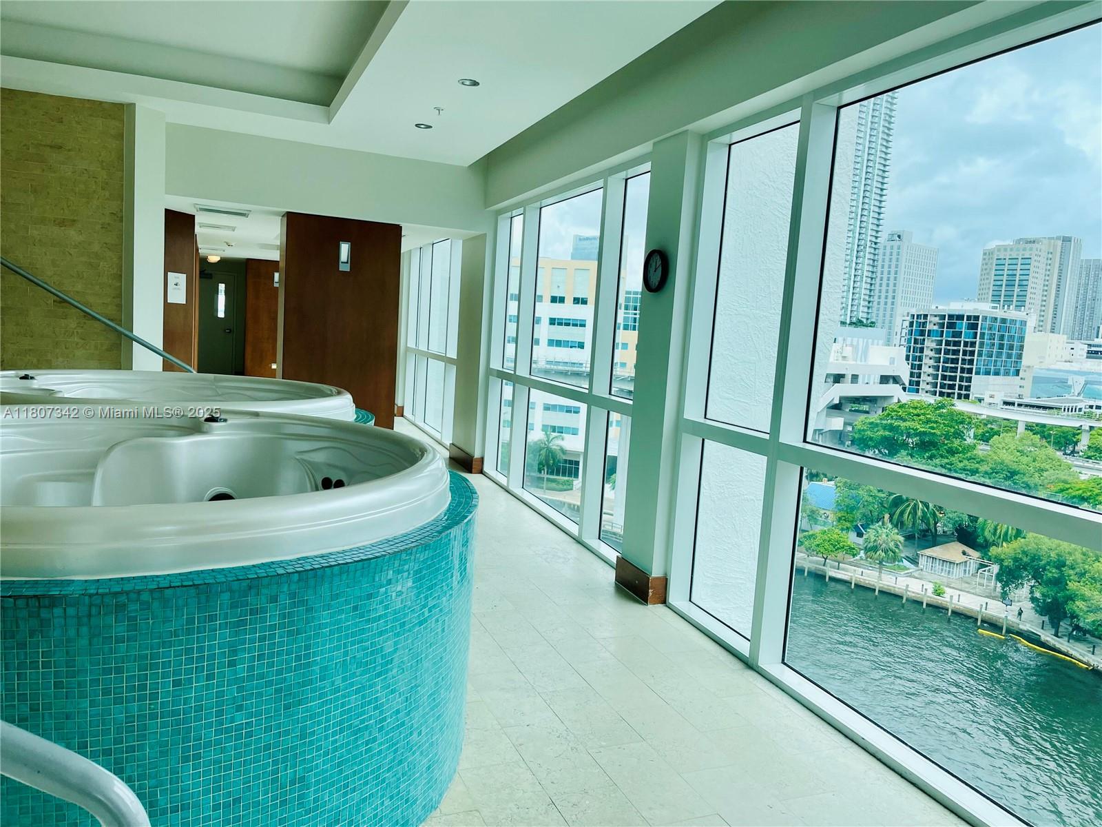 41 Southeast 5th Street, Unit 2008 Miami, FL 33131 - Photo 52 of 54