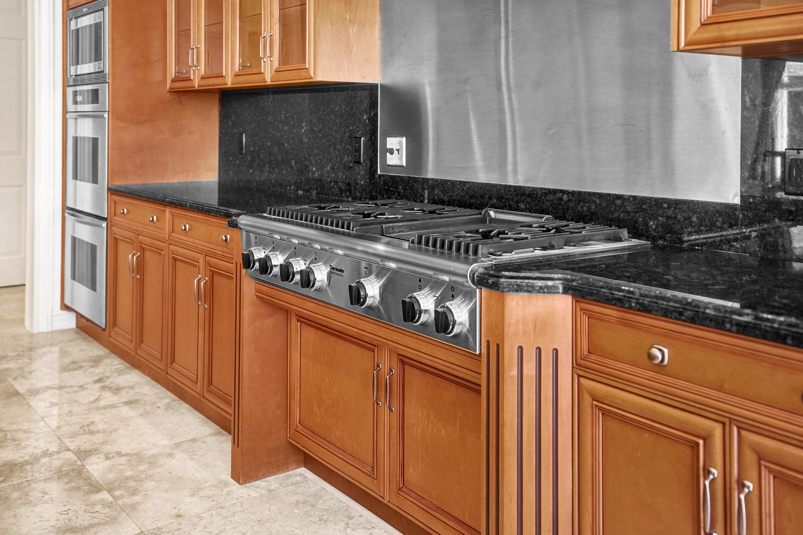 2330 Northeast 31st Court Lighthouse Point, FL 33064 - Photo 13 of 48 Kitchen