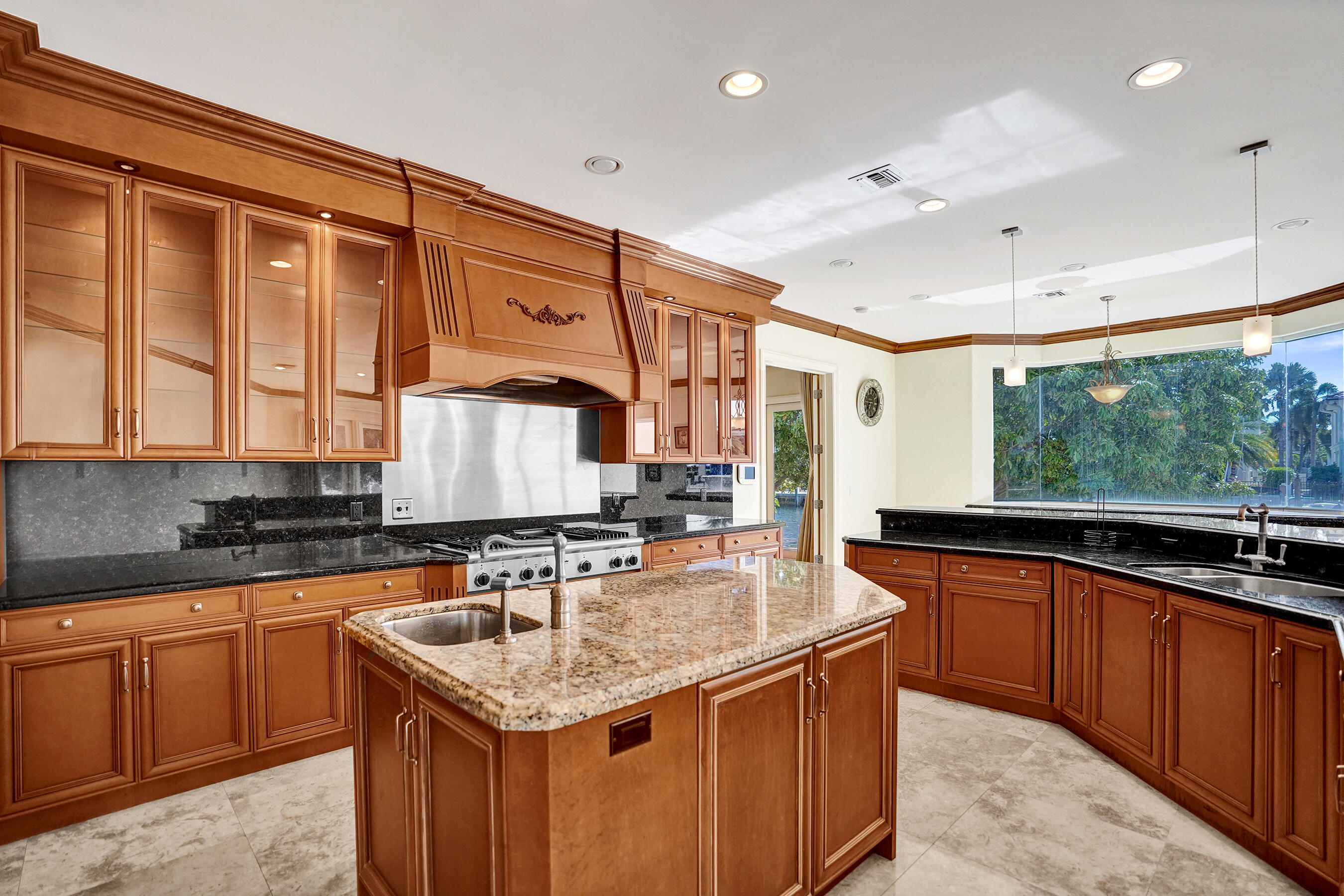 2330 Northeast 31st Court Lighthouse Point, FL 33064 - Photo 14 of 48 Kitchen