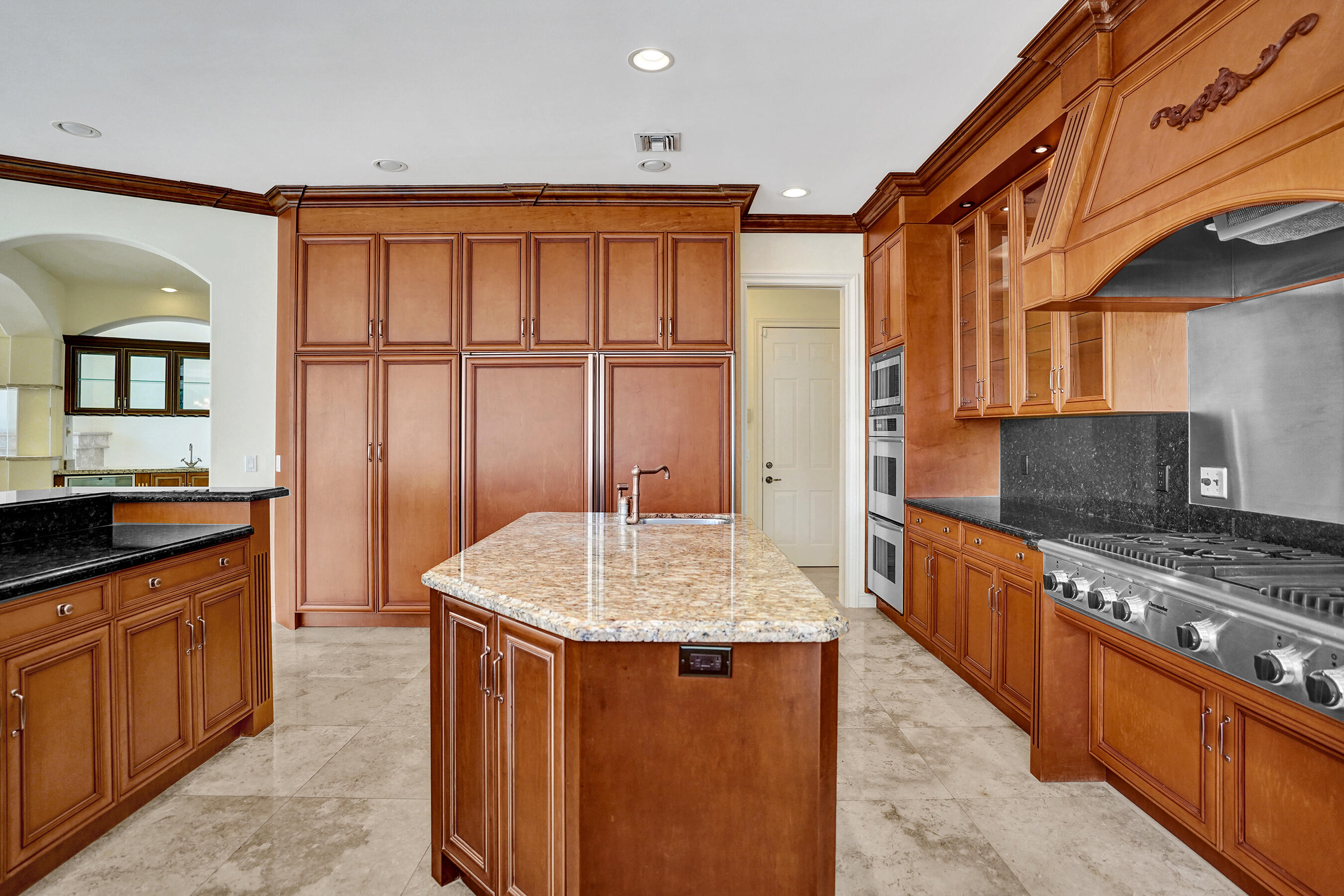 2330 Northeast 31st Court Lighthouse Point, FL 33064 - Photo 15 of 48 Kitchen