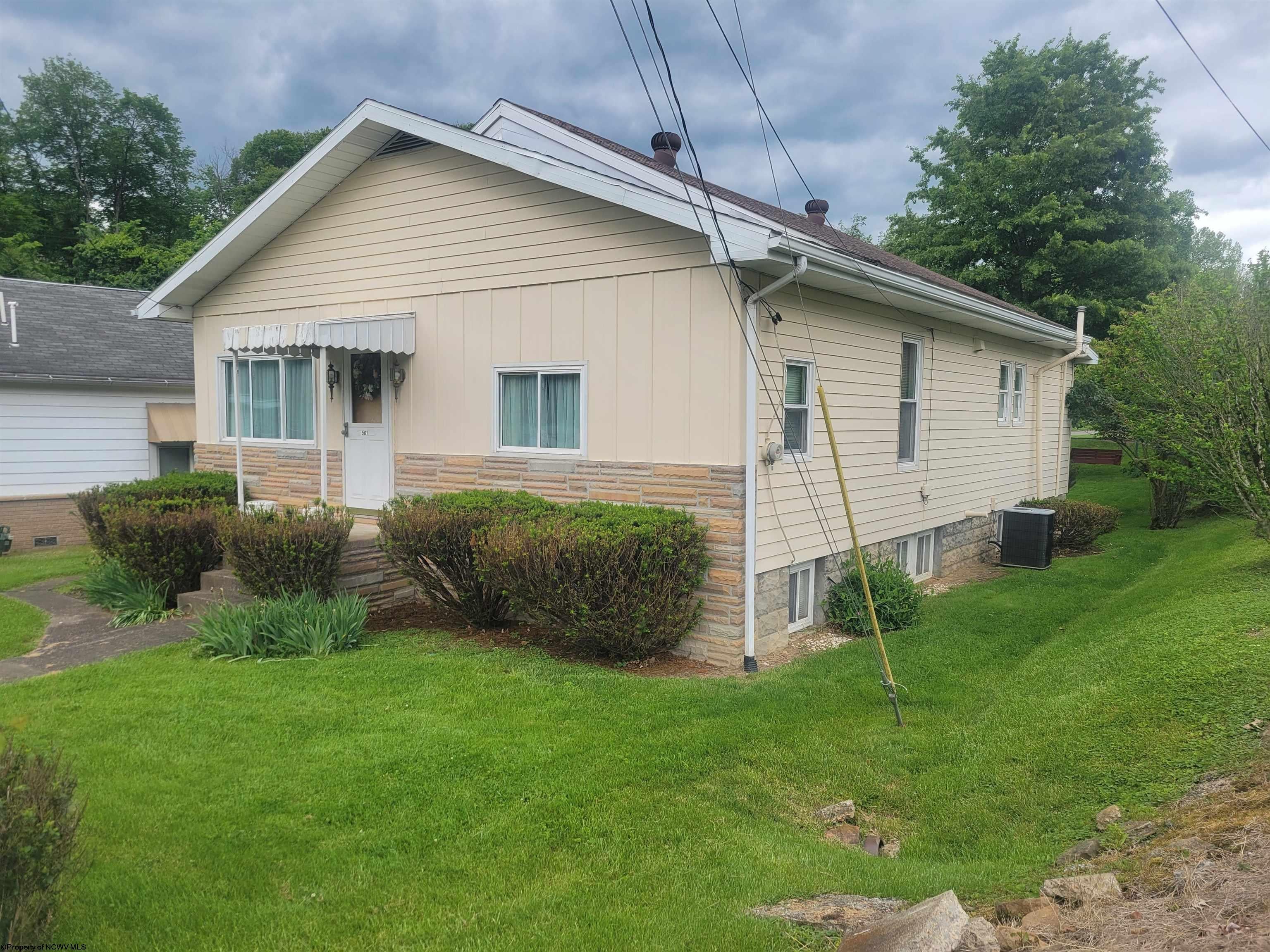 561 Owings Road Shinnston, WV 26431 - Photo 4 of 37 Gallery Image 4