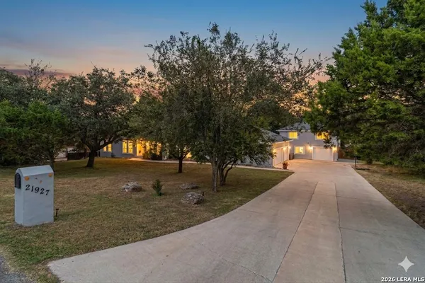 $924,500 | 21927 Park View Drive, Garden Ridge, TX 78266