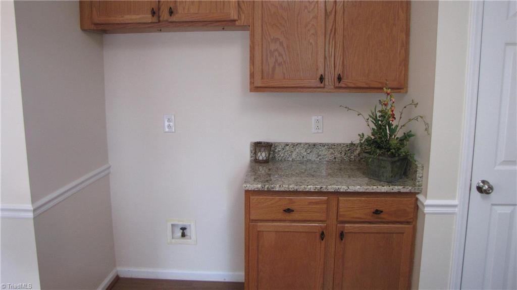 6315 Hampton Knoll Road Clemmons, NC 27012 - Photo 8 of 17 Kitchen