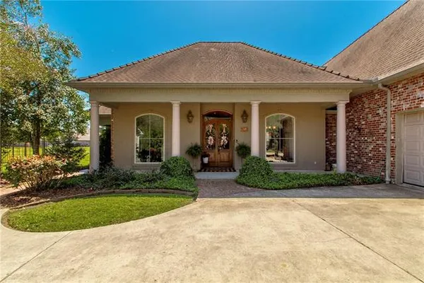 $550,000 | 451 Lake Orleans Boulevard, Ponchatoula, LA 70454