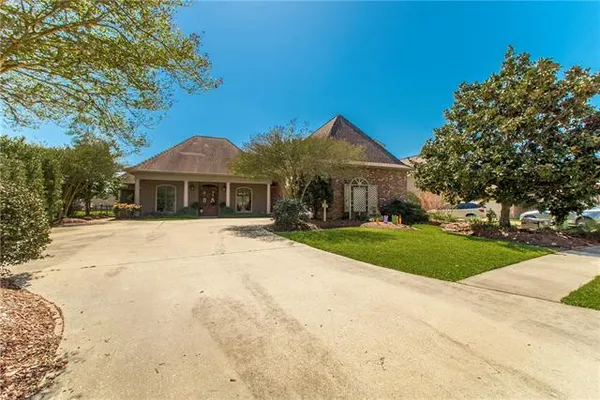 $550,000 | 451 Lake Orleans Boulevard, Ponchatoula, LA 70454