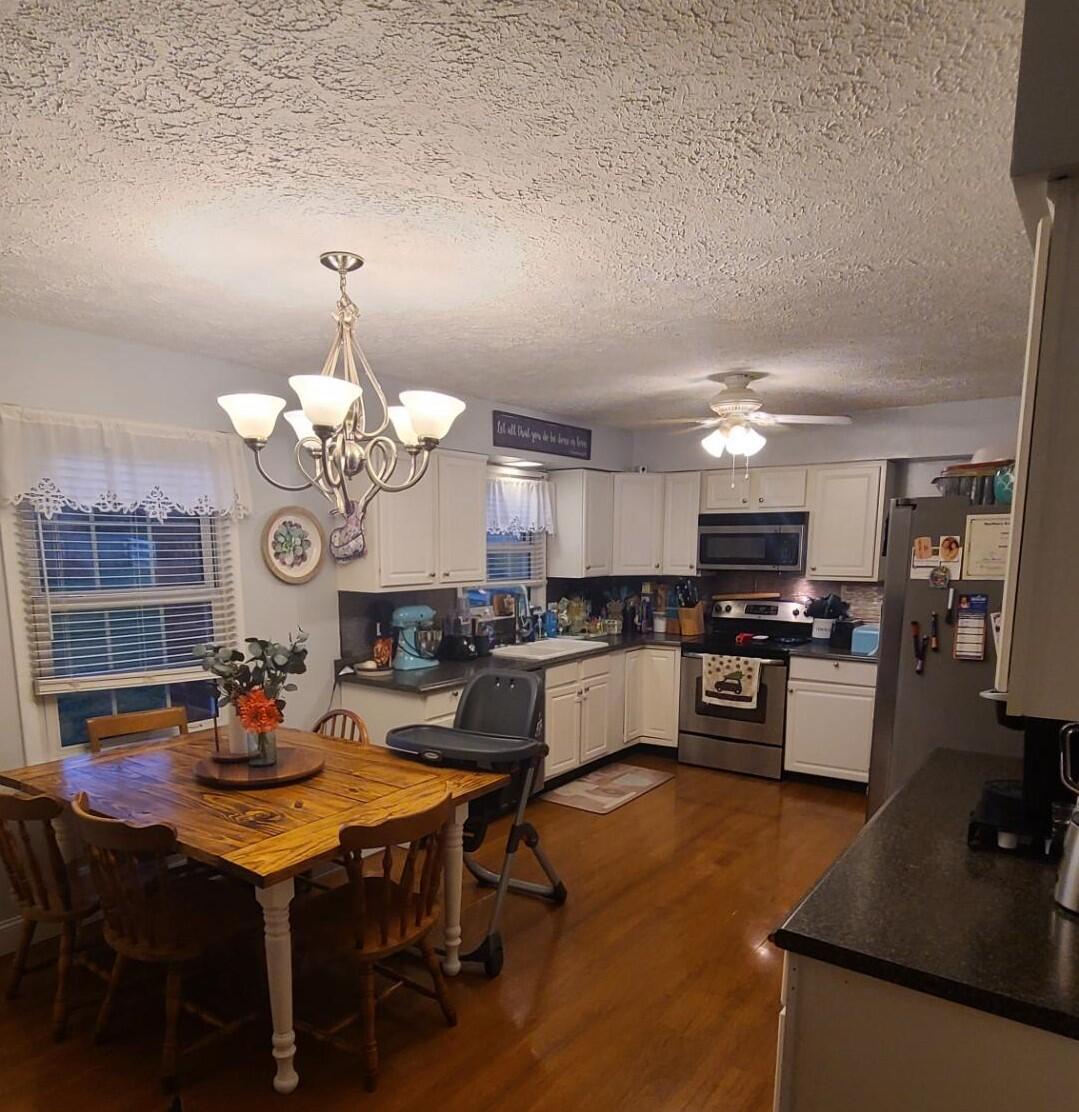 1135 Cabin Creek Road Winchester, KY 40391 - Photo 2 of 20 kitchen