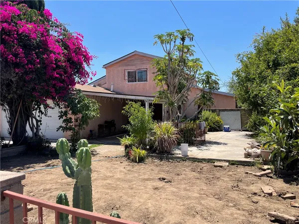 $905,000 | 698 West Phillips Boulevard, Pomona, CA 91766
