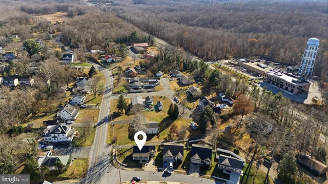 walk in balcony with painted walls