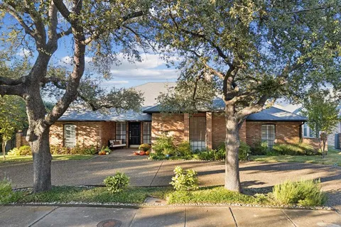 $939,000 | 5723 Twin Brooks Drive, Dallas, TX 75252