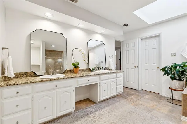 $939,000 | 5723 Twin Brooks Drive, Dallas, TX 75252