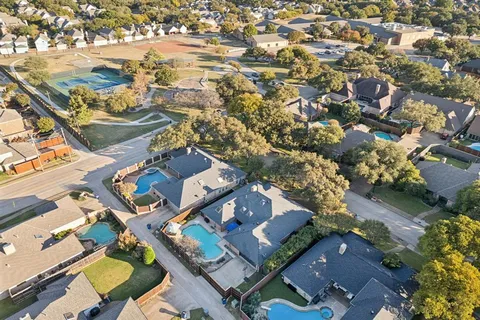 $939,000 | 5723 Twin Brooks Drive, Dallas, TX 75252