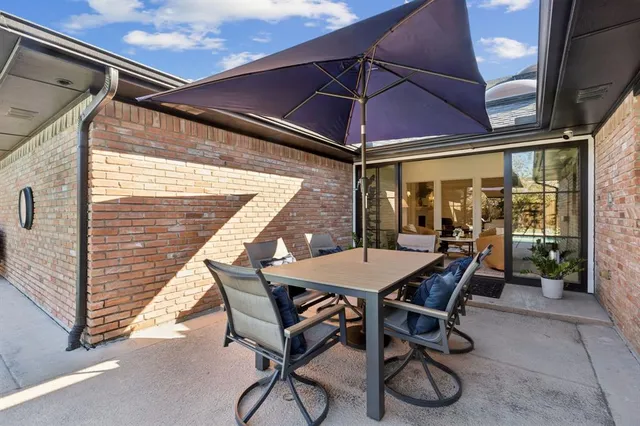 $939,000 | 5723 Twin Brooks Drive, Dallas, TX 75252