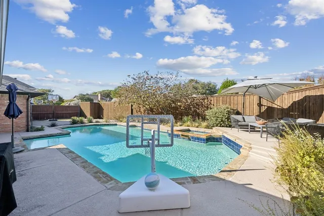 $939,000 | 5723 Twin Brooks Drive, Dallas, TX 75252