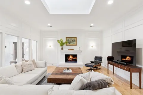 $939,000 | 5723 Twin Brooks Drive, Dallas, TX 75252