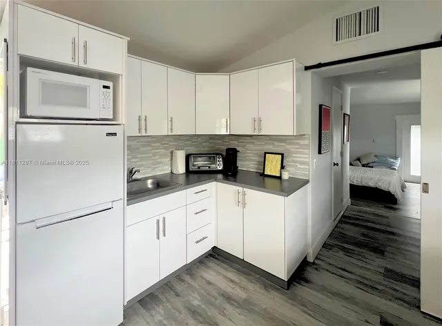 $2,495,000 | 8390 Southwest 64th Street, Miami, FL 33143