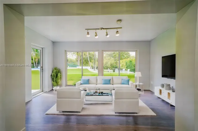 $2,495,000 | 8390 Southwest 64th Street, Miami, FL 33143